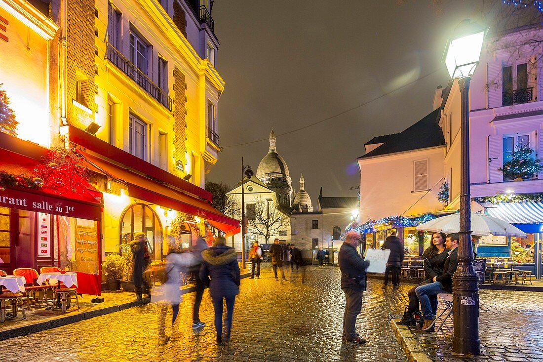 France, Paris, Montmartre, Place du Tertre in Christmas