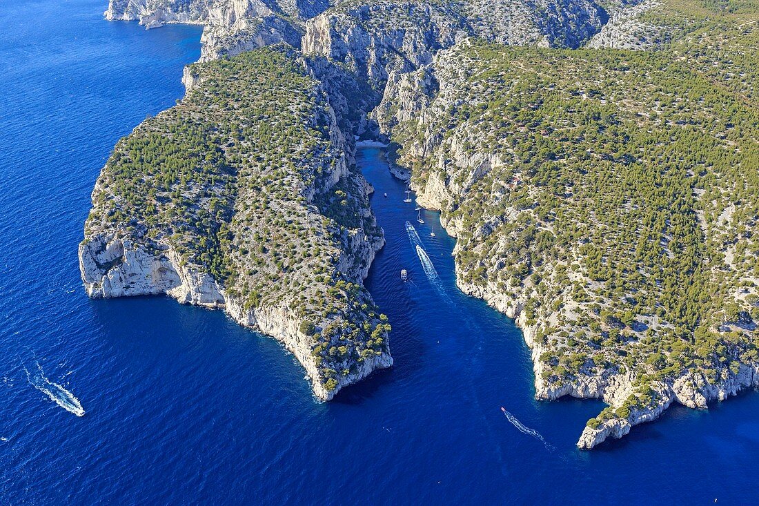 Frankreich, Bouches du Rhone, Nationalpark Calanques, Marseille, Calanque 'En Vau (Luftaufnahme)