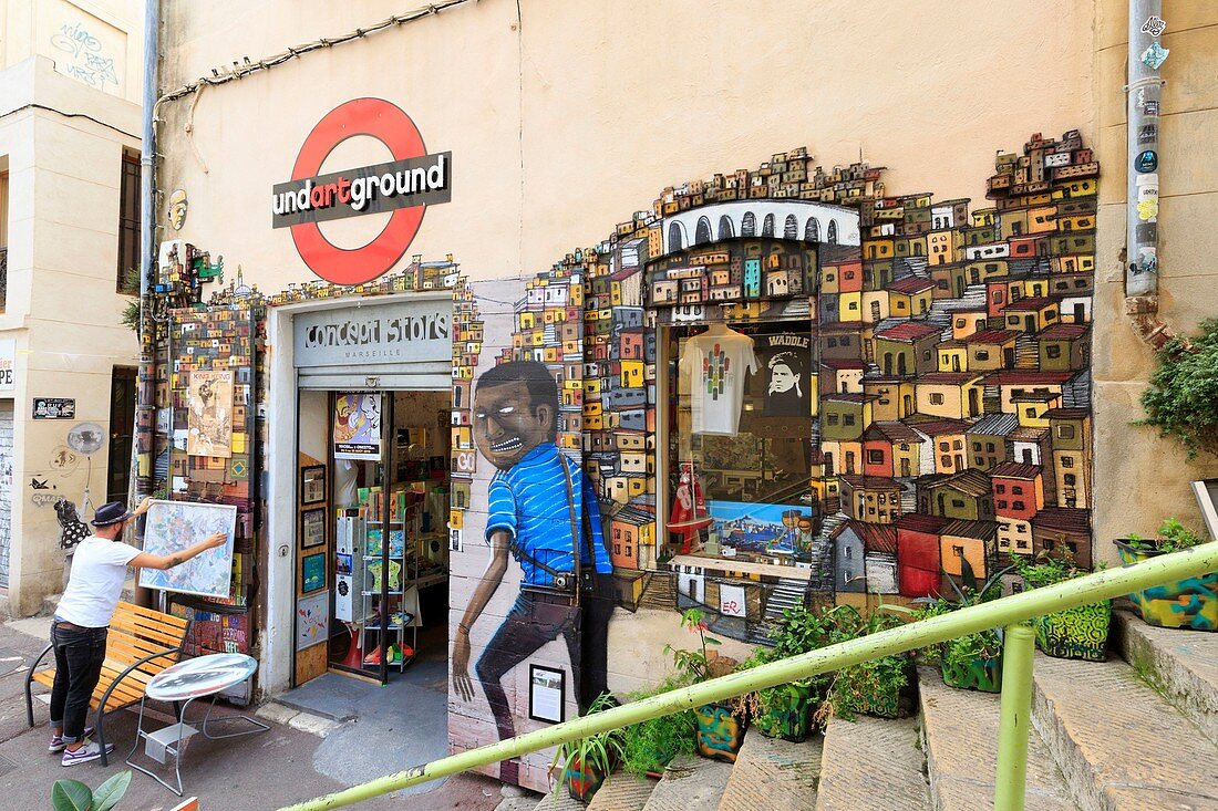 Frankreich, Bouches du Rhone, Marseille, Euromediterranee-Zone, Einkaufsviertel, Rue des Repenties, Street Art-Tour, Führung durch die Wandgemälde des Graffiti-Künstlers Arnaud dit ASHA