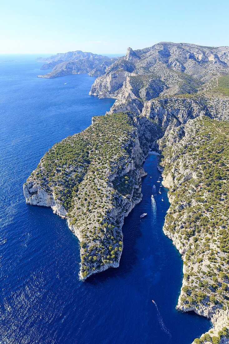 Frankreich, Bouches du Rhone, Nationalpark Calanques, Marseille, Calanque 'En Vau (Luftaufnahme)