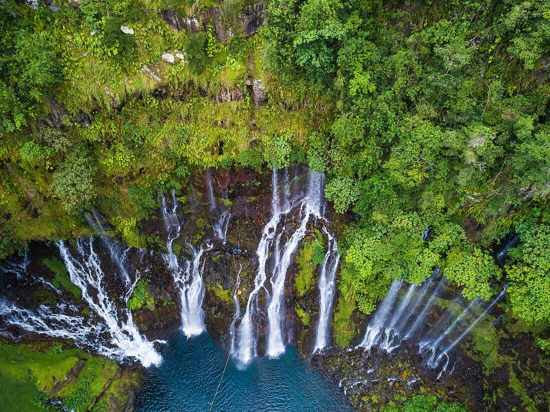 Frankreich, Insel Reunion, Nationalpark Reunion, von der UNESCO zum Weltkulturerbe erklärt, Saint Joseph, Fluss Langevin an der Flanke des Vulkans Piton de la Fournaise, Wasserfall Grand Galet oder Wasserfall Langevin (Luftaufnahme)