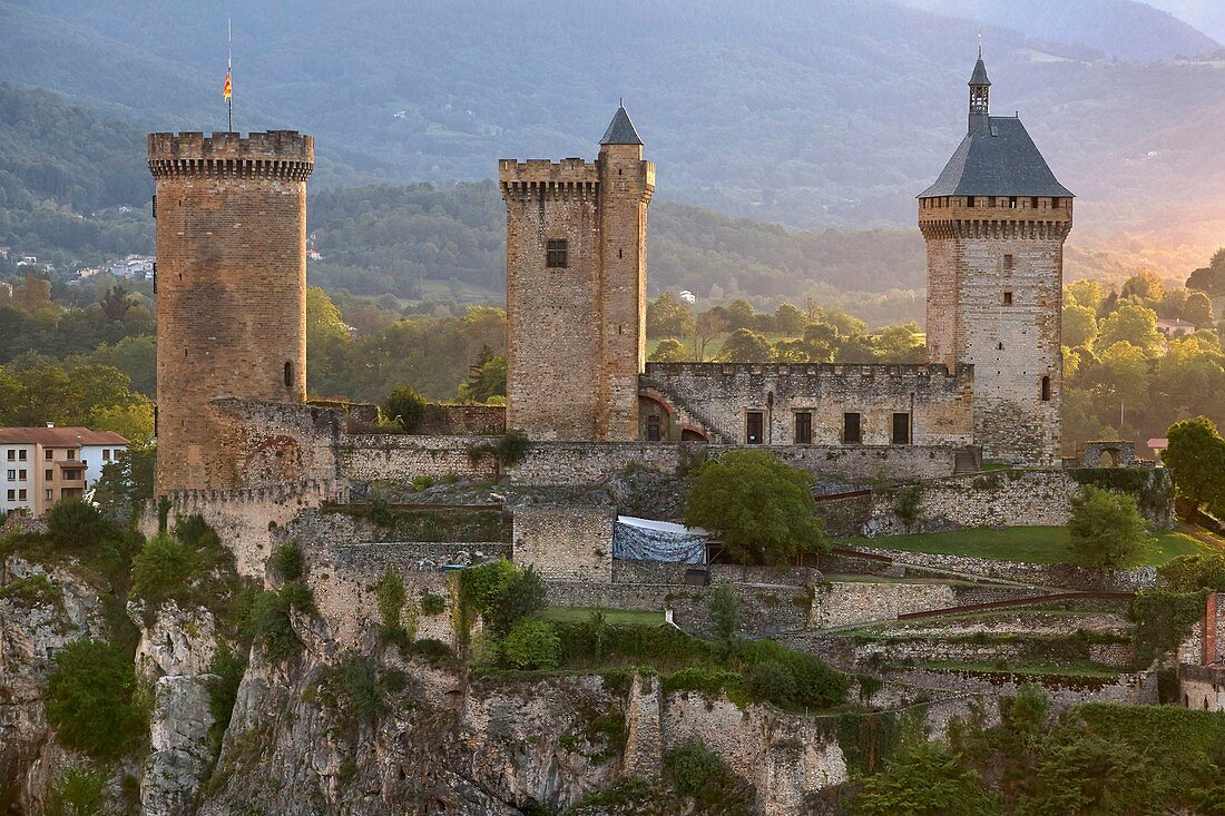 Frankreich, Ariege, Foix, Contal Schloss von Gaston Febus und Grafen von Foix mit Blick auf die Stadt