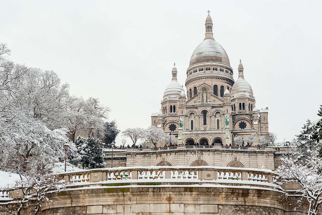 France, Paris, the hill of Montmartre and the Sacre Coeur, snowfalls on 07/02/2018