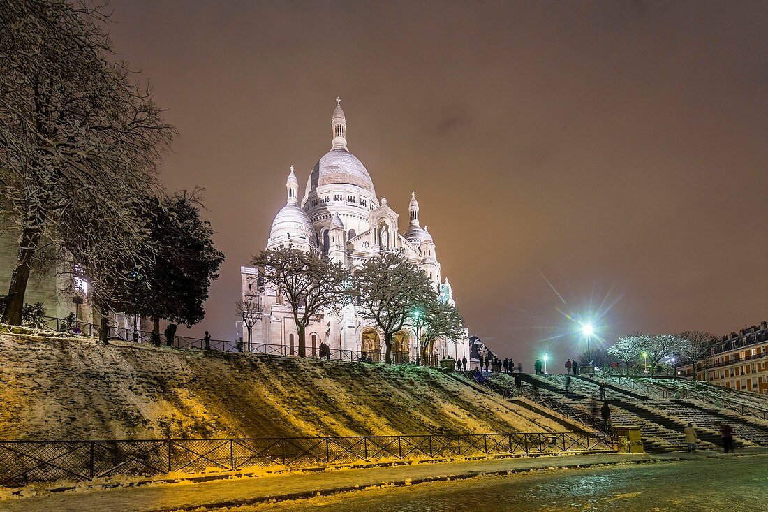 France, Paris, the hill of Montmartre and the Sacre Coeur, snowfalls on 07/02/2018