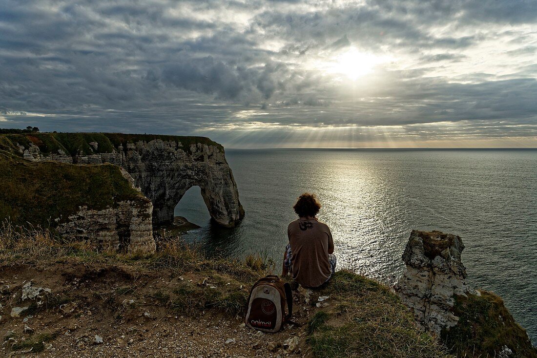 Frankreich, Seine Maritime, Pays de Caux, Côte d'Albatre (Alabasterküste), Etretat, die Aval-Klippe, die Manneporte