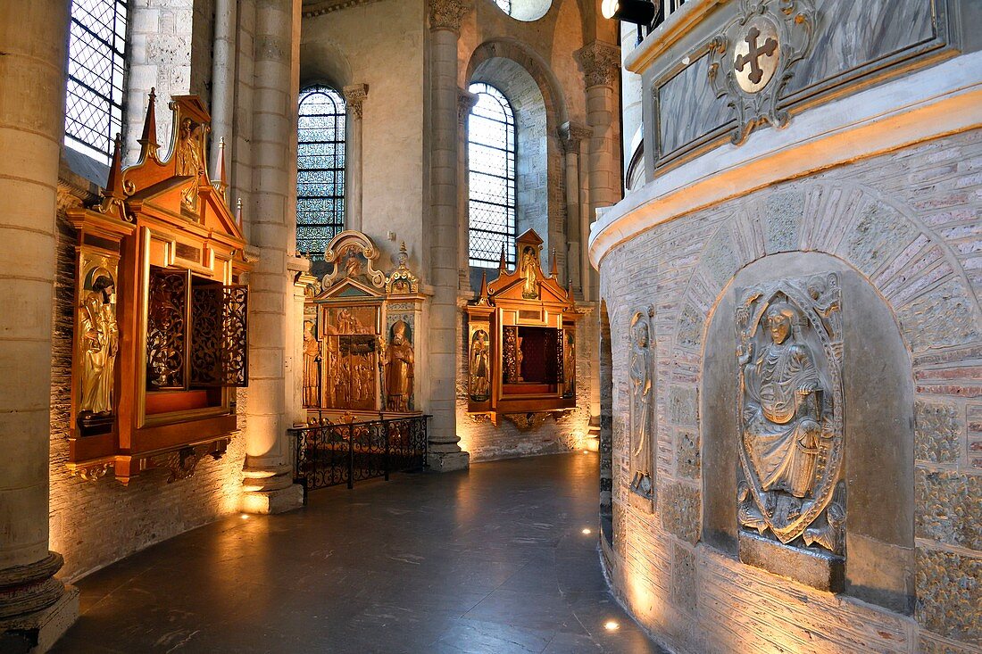 France, Haute Garonne, Toulouse, a stop on el Camino de Santiago, Saint Sernin basilica listed as World Heritage by UNESCO, the ambulatory or Tour des Corps Saints, marble sculpture of a the Christ in majesty craved at the fence of the choir