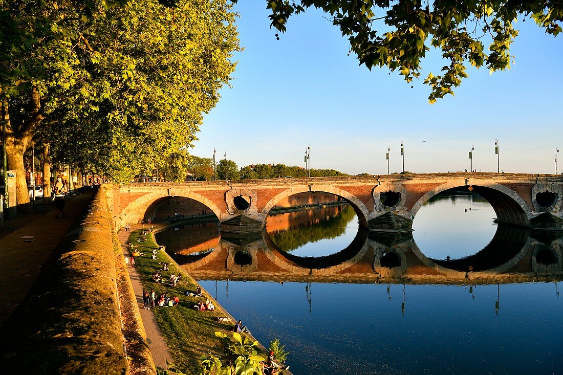 Frankreich, Haute Garonne, Toulouse, Garonne Banken, Daurade Quay und Pont Neuf