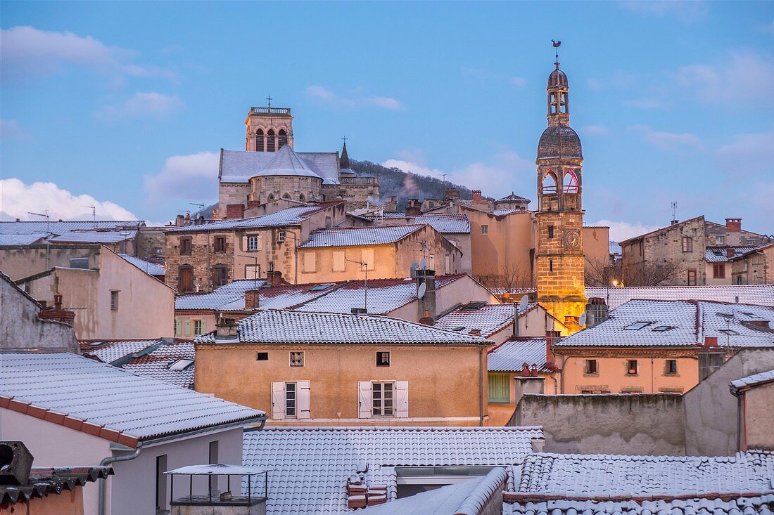 Frankreich, Puy de Dome, Billom, Kirche Saint Cerneuf und Belfried, Livradois Forez Regional Natural Park