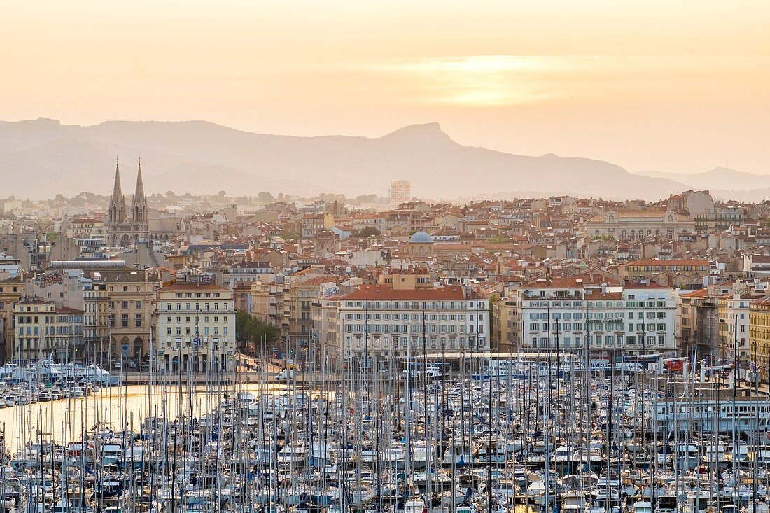 Frankreich, Bouches du Rhone, Marseille, Gesamtansicht des alten Hafens