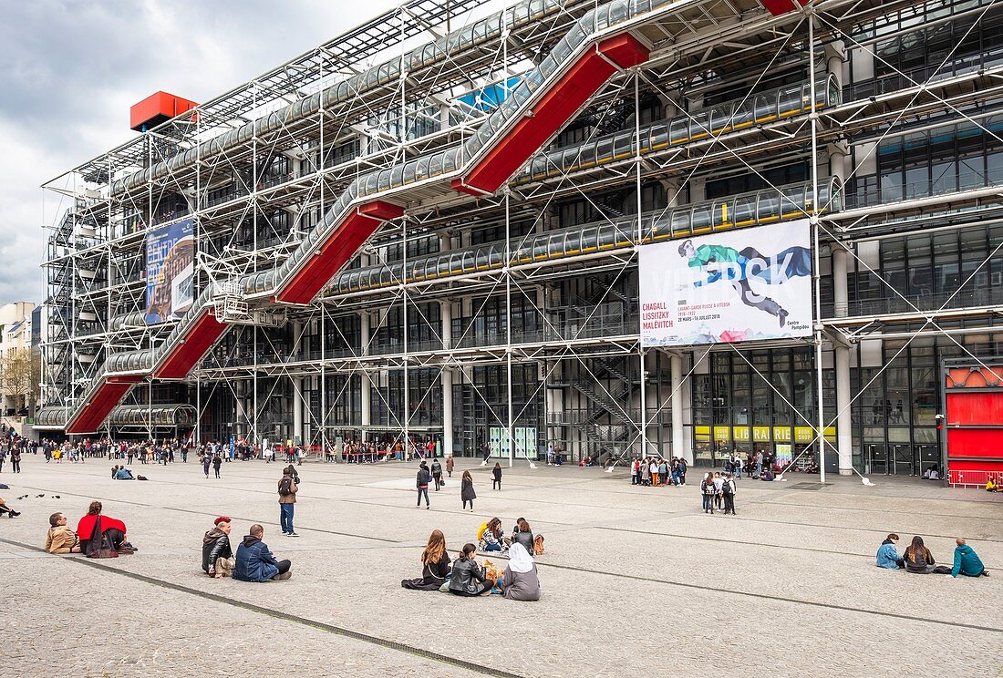 Frankreich, Paris, Stadtteil Les Halles, Centre Georges Pompidou oder Centre Beaubourg, entworfen von den Architekten Renzo Piano, Richard Rogers und Gianfranco Franchini