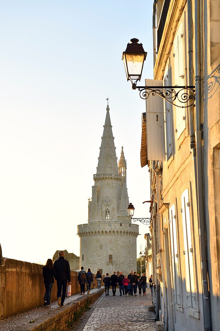 France, Charente Maritime, La Rochelle, Lantern tower (Tour de la Lanterne) at the entrance of the old port, rue sur les Murs