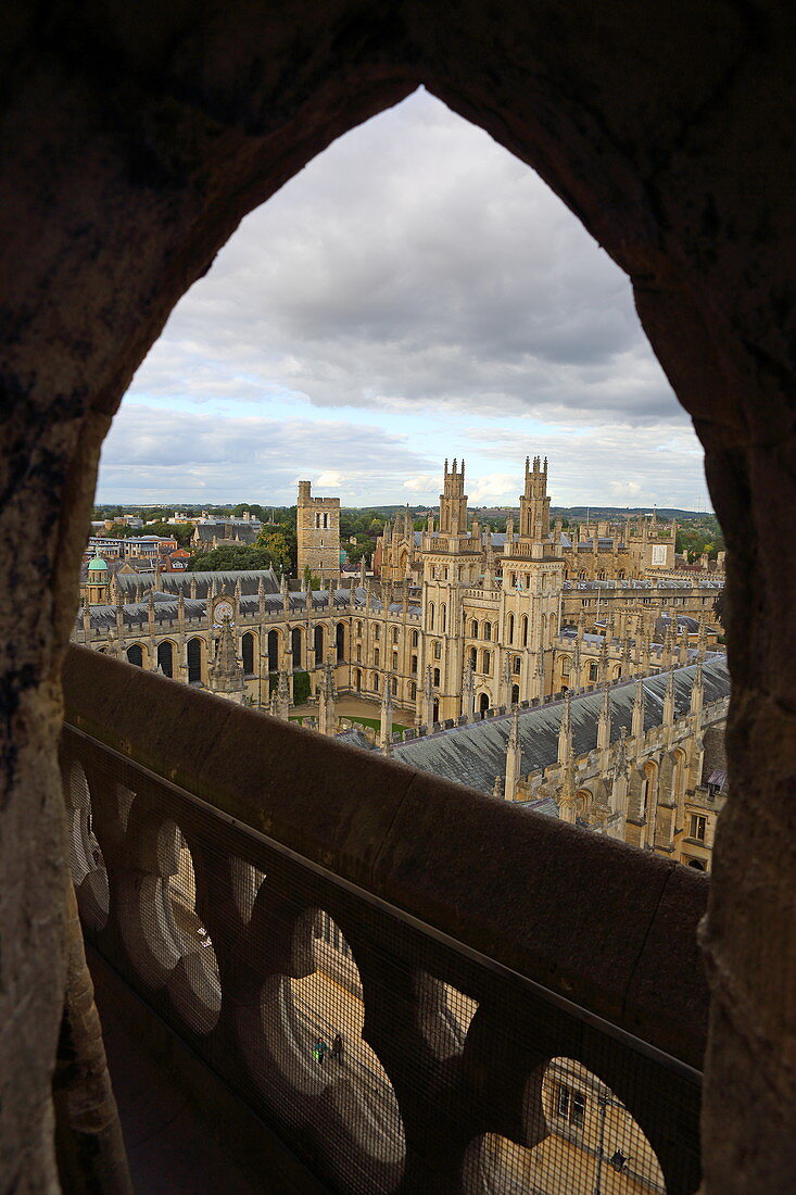 Blick von St. Mary die Jungfrau Kirche auf das All Souls College, Oxford, Oxfordshire, England