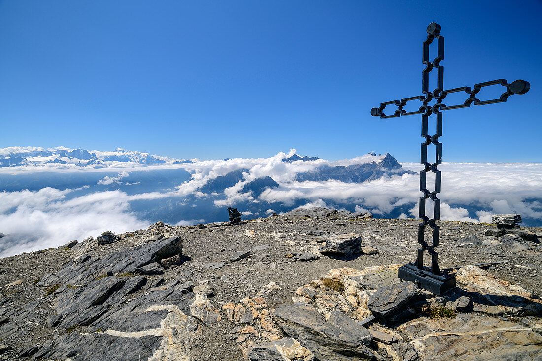 Gipfelplateau der Grande Dent de Morcles mit Gipfelkreuz, Dent de Morcles, Berner Alpen, Vaud, Waadtland, Schweiz