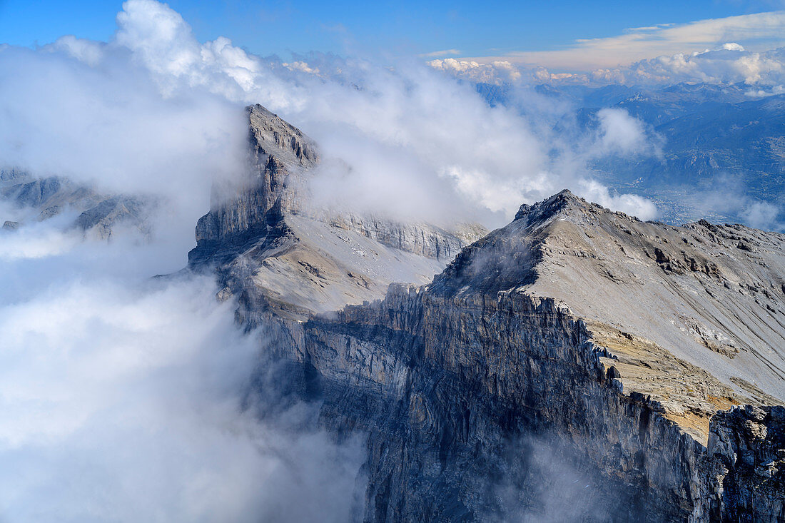 Wolkenstimmung an den Felsabbrüchen der Grande Dent de Morcles, Grande Dent de Morcles, Berner Alpen, Vaud, Waadtland, Schweiz