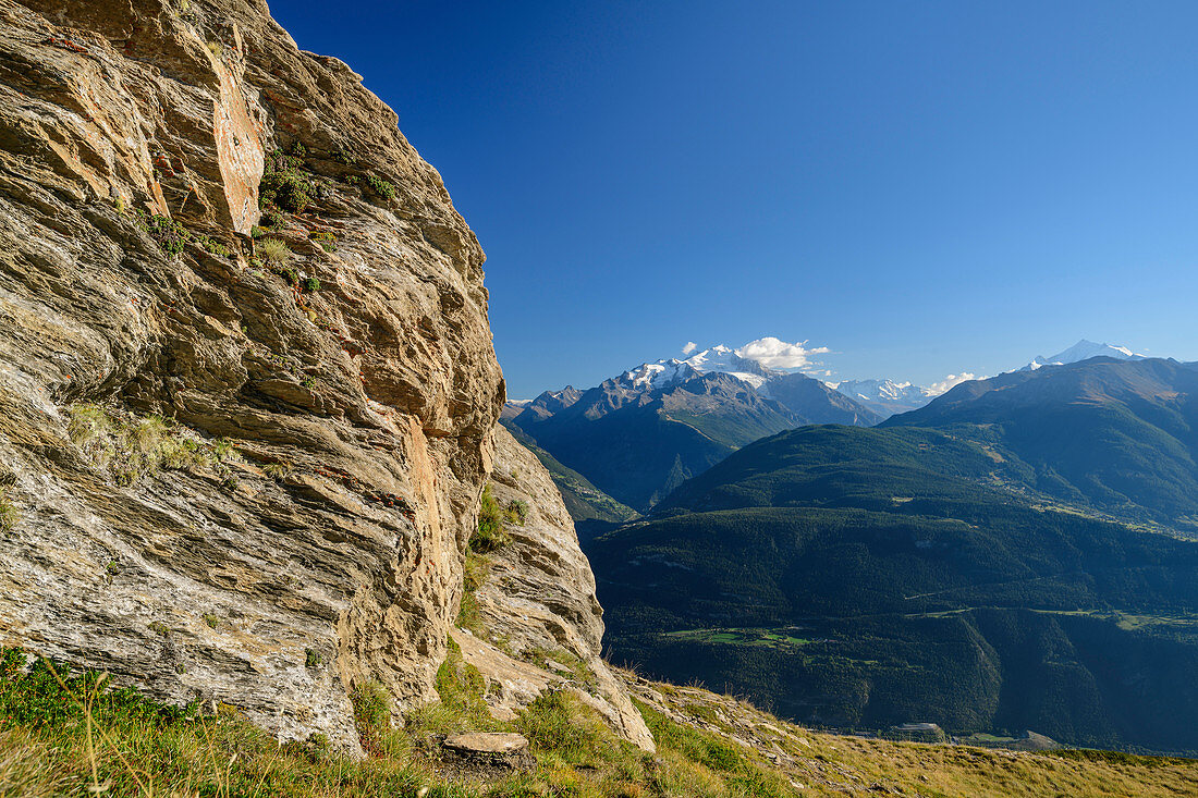 Blick über Rhonetal auf Walliser Alpen mit Dom, von der Wiwannihütte, Berner Alpen, Wallis, Schweiz