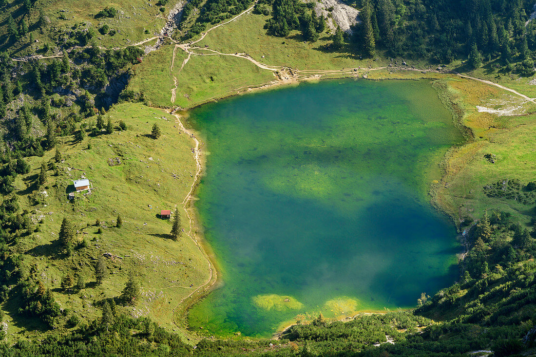 Tiefblick auf Unteren Gaisalpsee, vom Rubihorn, Allgäuer Alpen, Allgäu, Schwaben, Bayern, Deutschland