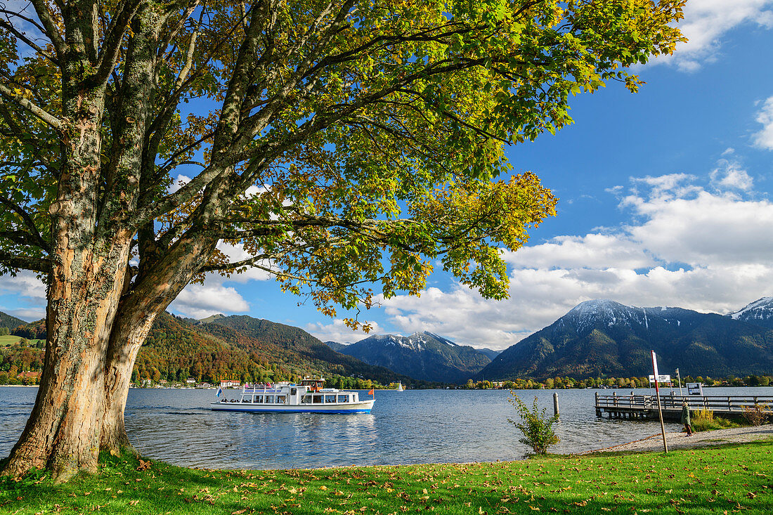 Ship of the Tegernseeschifffahrt with Bodenschneid and Wallberg in the background, Bad Wiessee, Tegernsee, Upper Bavaria, Bavaria, Germany