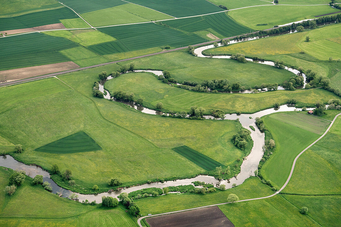 Luftaufnahme der Jungen Donau im Schwarzwald-Baar-Kreis, Baden-Württemberg, Deutschland