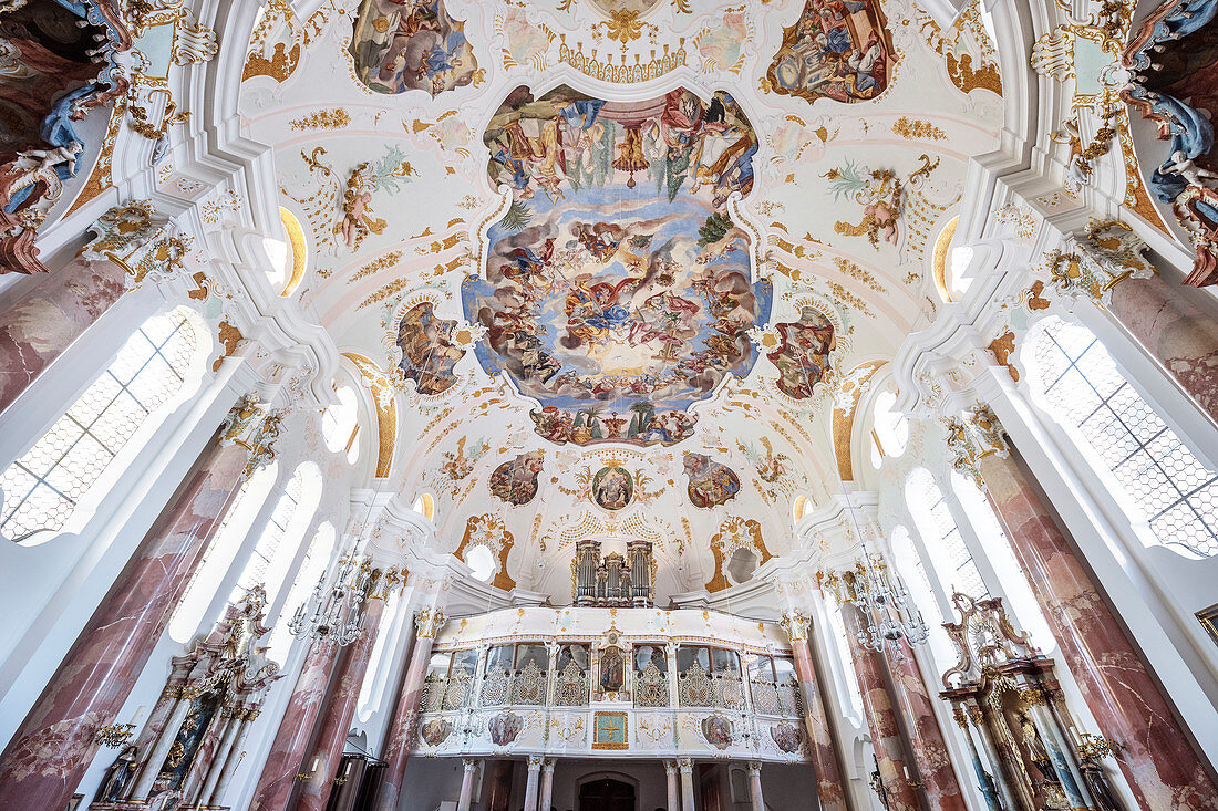 Frauenkirche mit Dekenfresko, Günzburg, Regierungsbezirk Schwaben, Bayern, Donau, Deutschland
