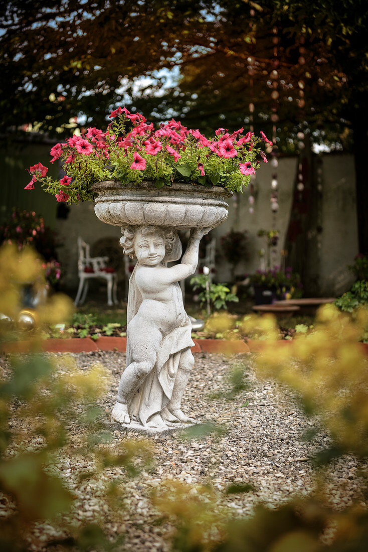 Garden of the Schlachtegg rose castle in Gundelfingen on the Danube, Dillingen district, Bavaria, Germany