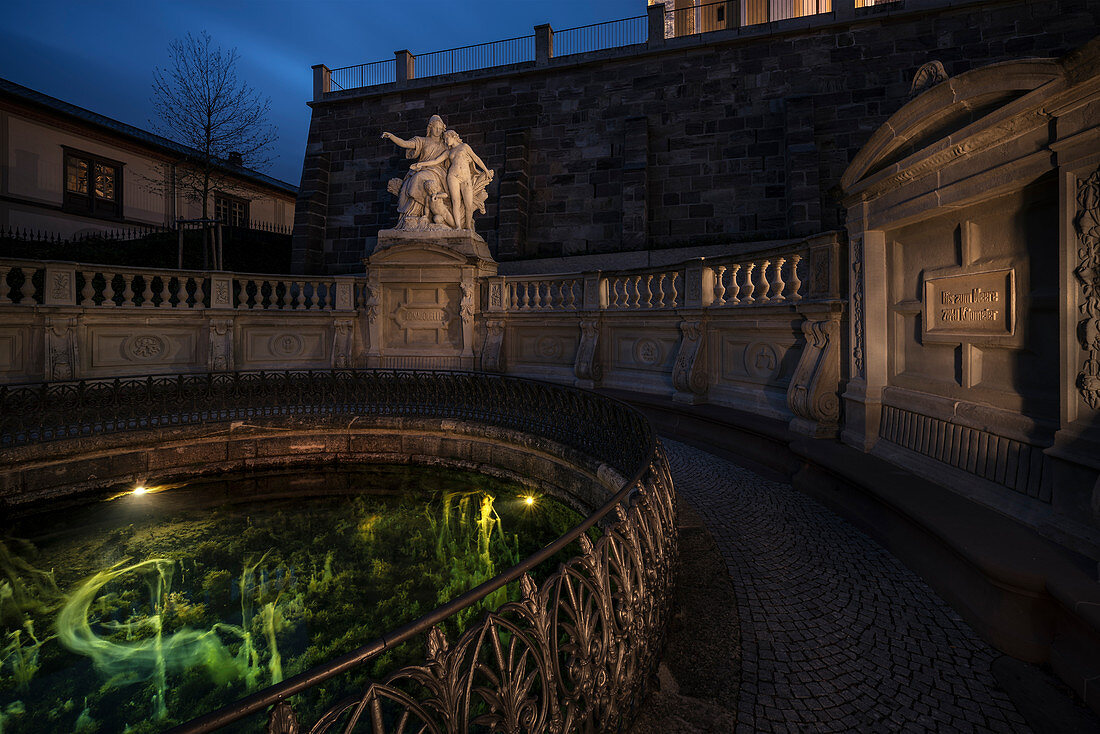 die Donauquelle beim Schloss in Donaueschingen, Schwarzwald-Baar-Kreis, Baden-Württemberg, Donau, Deutschland