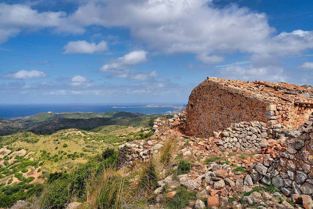 Blick von der Burg Castle of Santa Águeda aufs Mittelmeer, Menorca, Balearen, Spanien, Europa