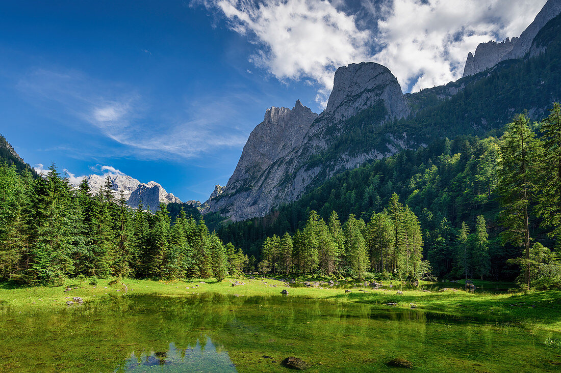 Blick über die Gosaulacke auf das Dachsteinmassiv, Gosau, Gosauseen, Oberösterreich, Österreich, Europa