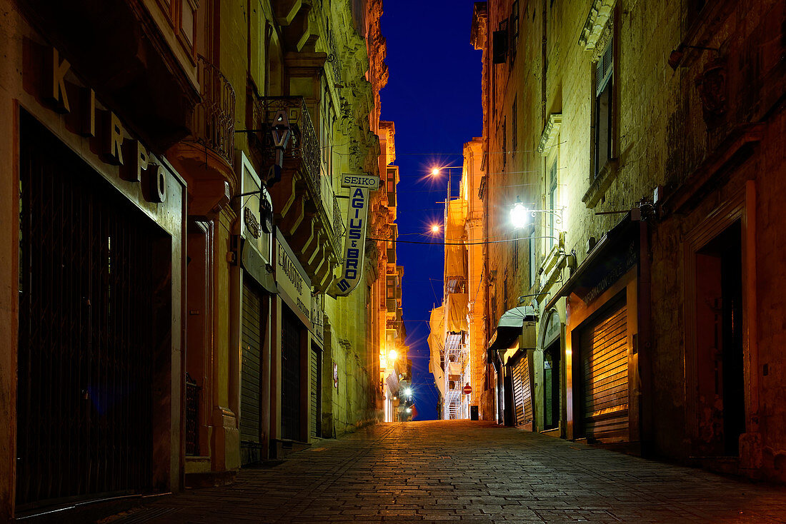 Night in the back streets of Valletta, Malta, Mediterranean, Europe