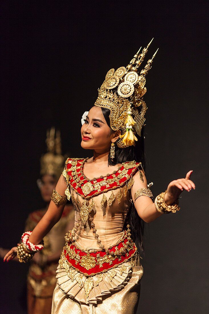 Cambodia, Phnom Penh, traditional dance performance, apsara dancer, NR