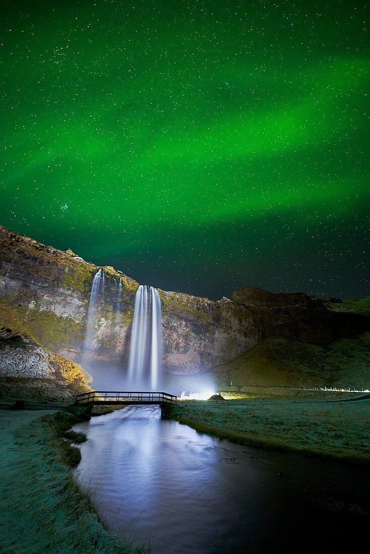 Seljalandsfoss Wasserfall und Aurora Borealis, Island