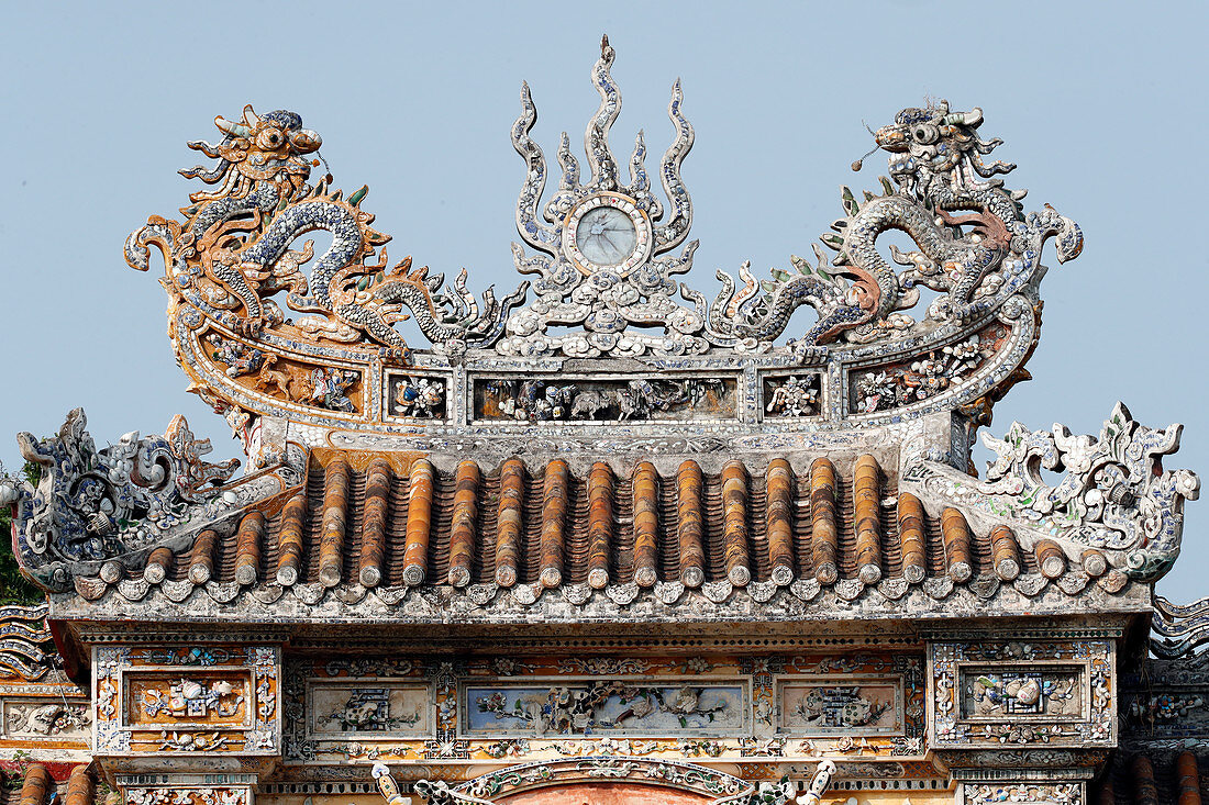 Dachdetail mit Drachen, der Kaiserstadt, UNESCO-Weltkulturerbe, Farbton, Vietnam, Indochina, Südostasien, Asien