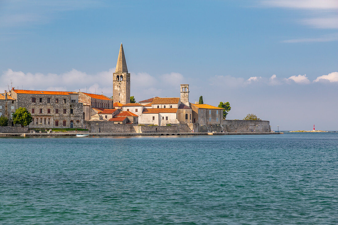 Ansicht der Altstadt von Porec und der Adria, Porec, Region Istrien, Kroatien, Europa