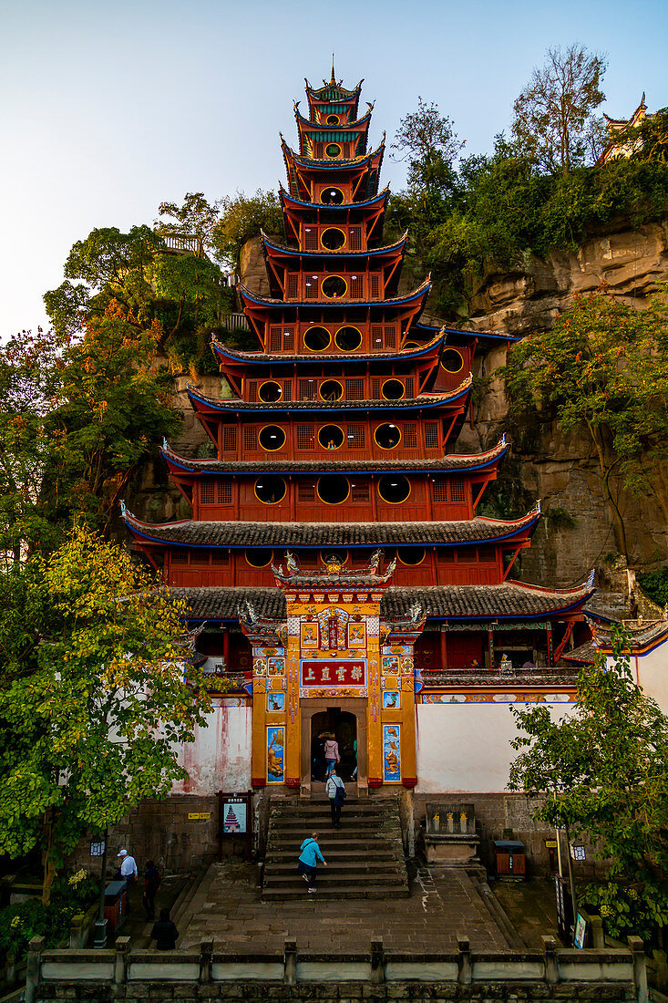 Ansicht der Shi Baozhai Pagode am Jangtse-Fluss nahe Wanzhou, Chongqing, Volksrepublik China, Asien