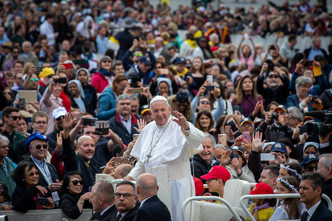 Pope Francis arrives for his weekly general audience in St. Peter's Square at the Vatican, Rome, Lazio, Italy, Europe