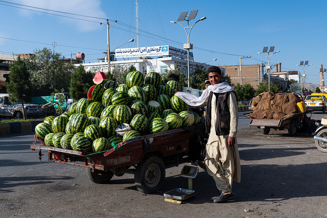 Mann, der Wassermelonen, Herat, Afghanistan, Asien verkauft
