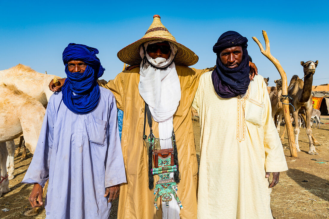 Tuaregs auf dem Tiermarkt, Agadez, Niger, Westafrika, Afrika