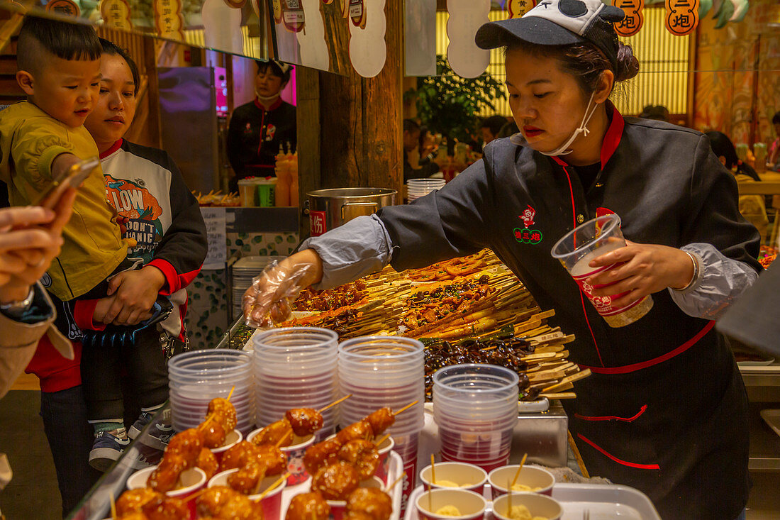 Street food in Kuanxiangzi Alley, Chengdu, Sichuan Province, People's Republic of China, Asia
