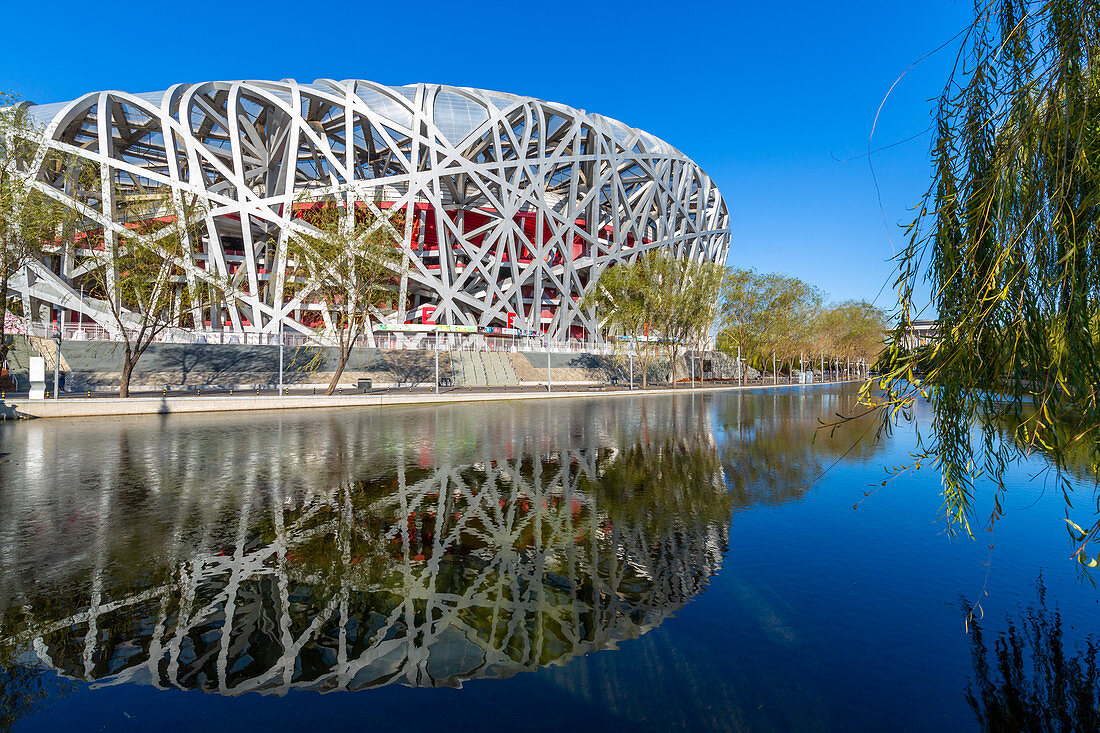 Blick auf das Nationalstadion (Vogelnest), Olympic Green, Xicheng, Peking, Volksrepublik China, Asien