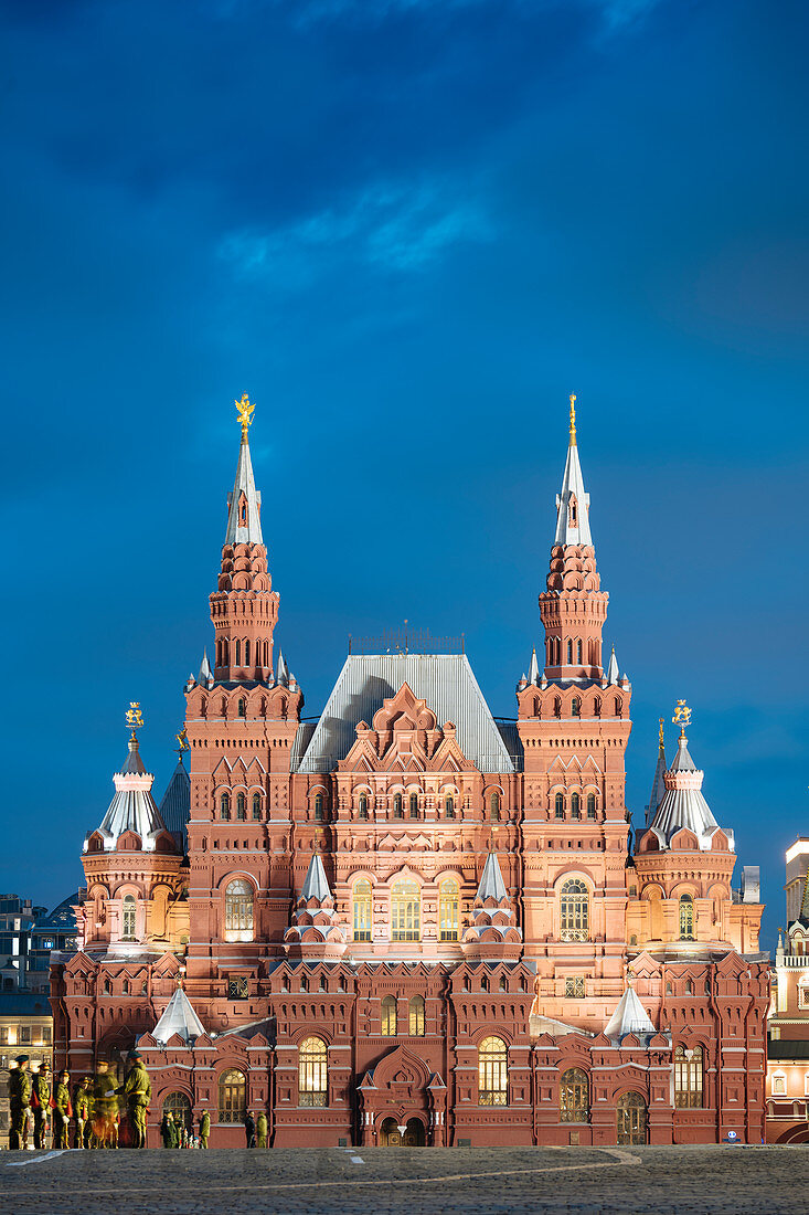 Außenansicht des Staatlichen Historischen Museums bei Nacht, Roter Platz, UNESCO-Weltkulturerbe, Moskau, Moskauer Oblast, Russland, Europa