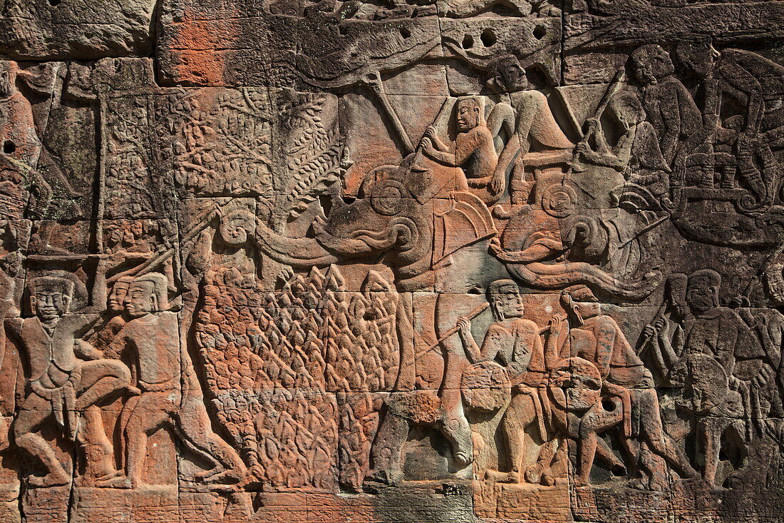 Flachreliefs an Wand vom Bayon Tempel in Angkor Thom, Angkor Wat, nahe Siem Reap, Siem Reap Province, Kambodscha, Asien