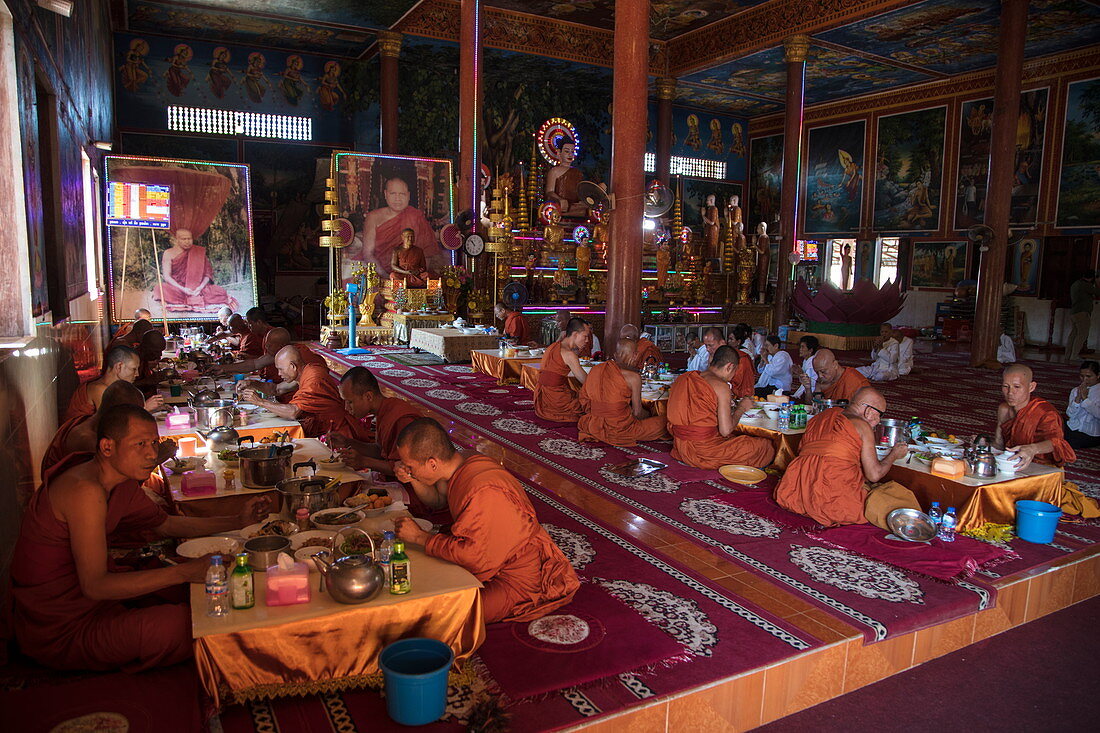 Buddhist monks from the Vipassana Dhura Mandala Meditation Center have lunch at the Udong Pagoda, Oudong (Udong), Kampong Speu, Cambodia, Asia