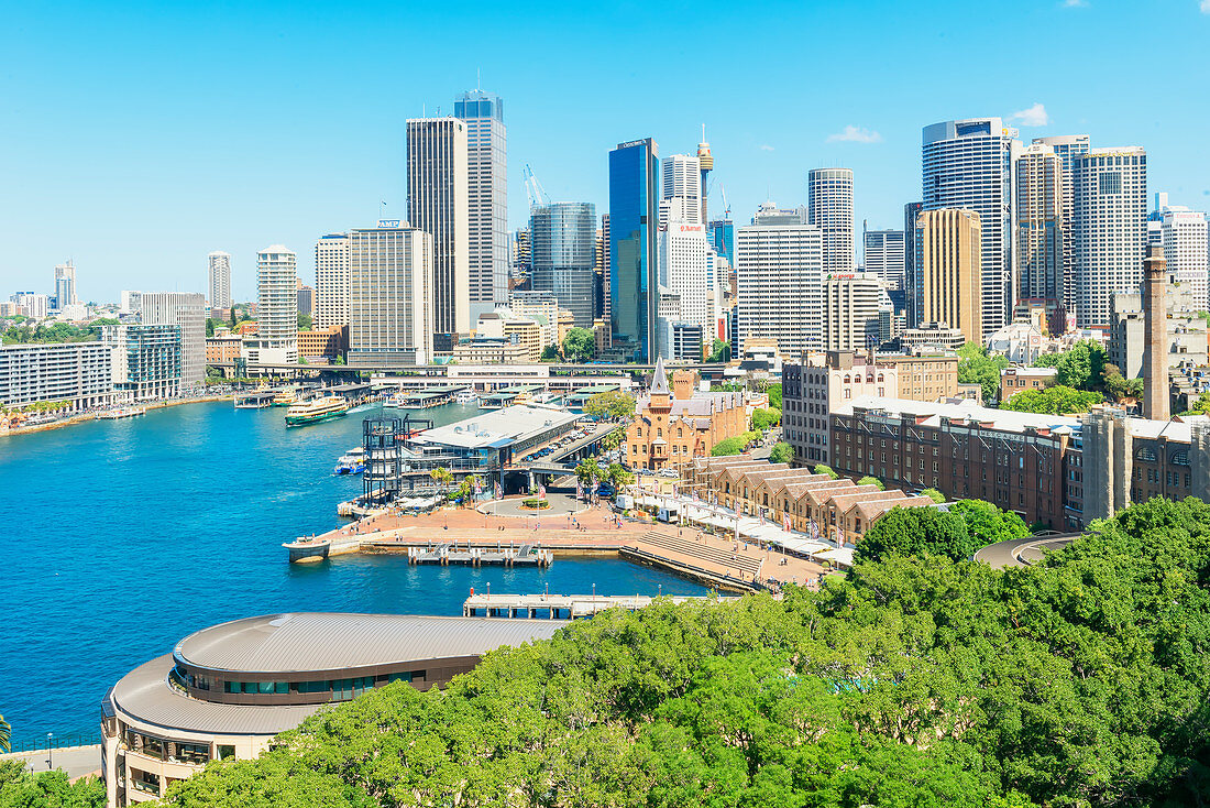 Erhöhte Ansicht des kreisförmigen Kais, der Felsen und des zentralen Geschäftsviertels, Sydney, New South Wales, Australien, Pazifik
