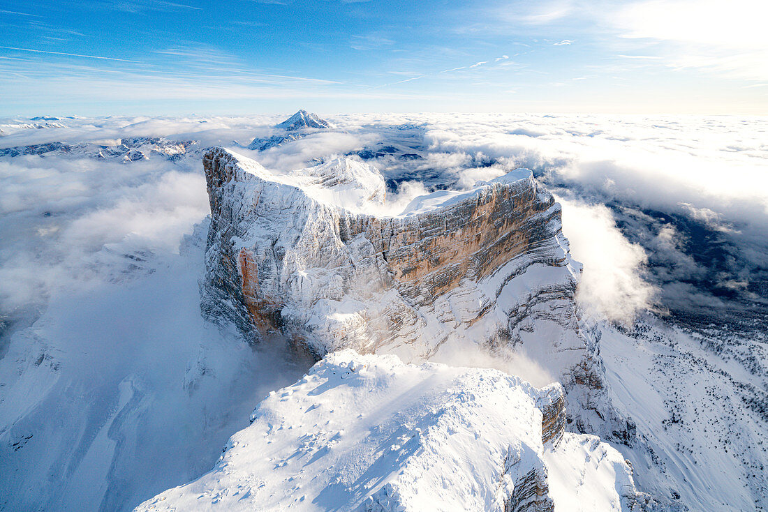 Luftaufnahme des Monte Pelmo im Winter, Dolomiten, Provinz Belluno, Venetien, Italien, Europa