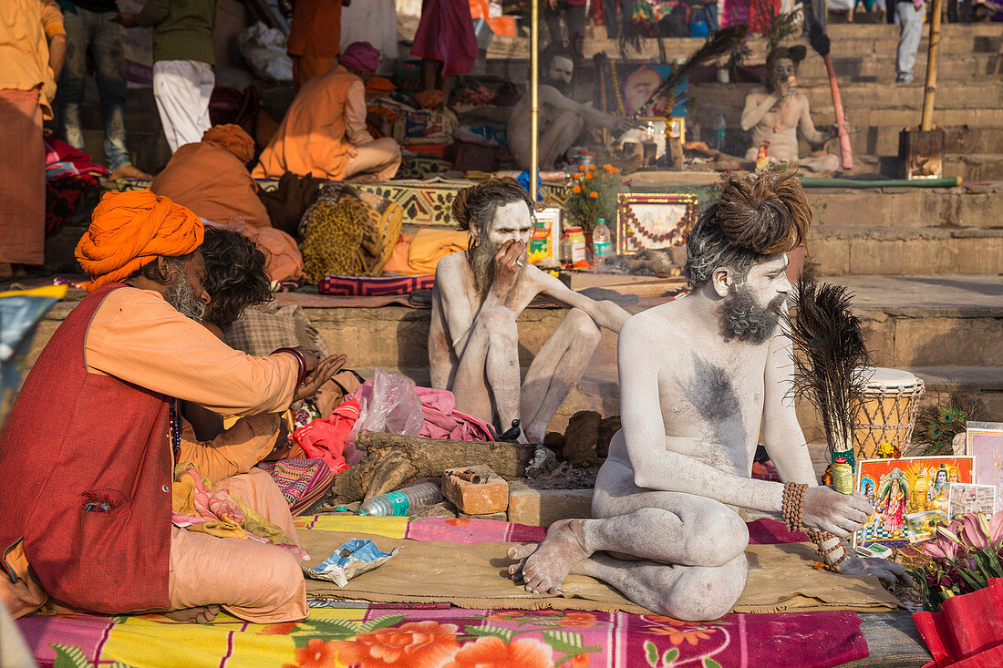 Hindu holy men, Dashashwamedh Ghat, the main ghat on the Ganges River, Varanasi, Uttar Pradesh, India, Asia