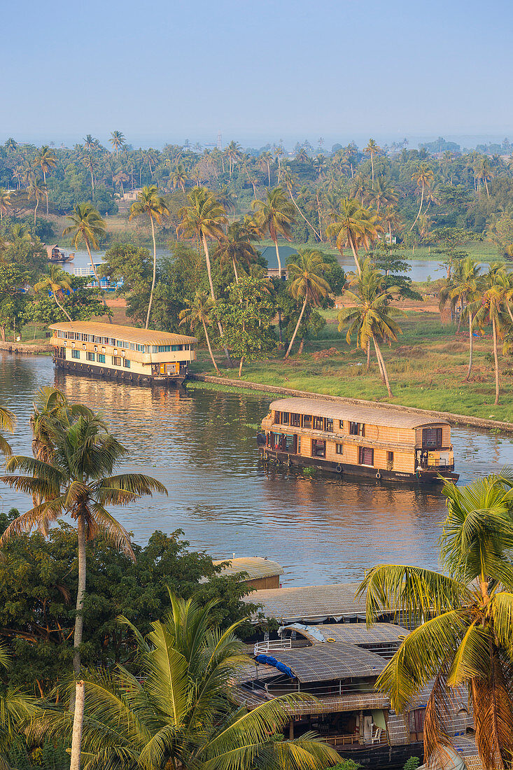Hausboote auf Backwaters, Alappuzha (Alleppey), Kerala, Indien, Asien