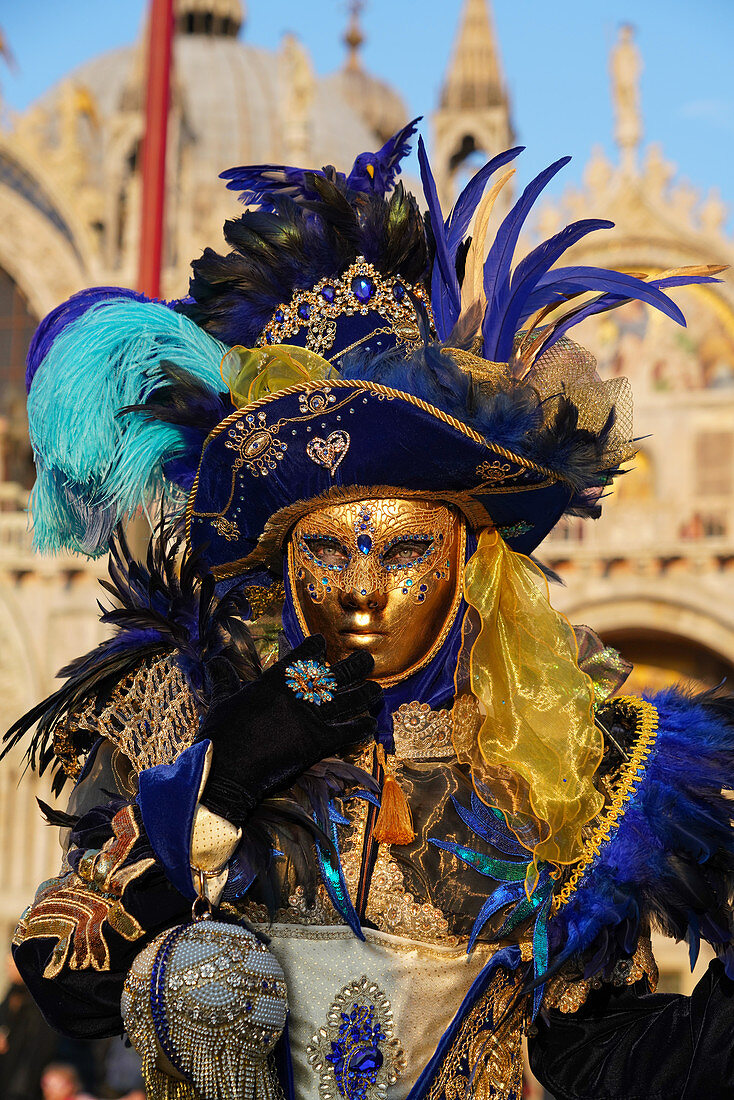 Masken am Karneval von Venedig auf dem Markusplatz, Venedig, Venetien, Italien, Europa