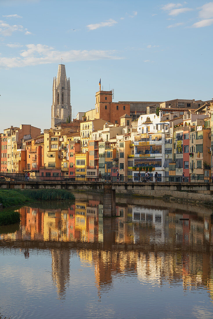Houses on the River Onyar and St. Felix Church, Girona, Catalonia, Spain, Europe