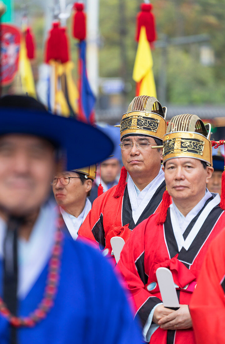 Traditional parade outside Changdeokgung Palace, Seoul, South Korea, Asia