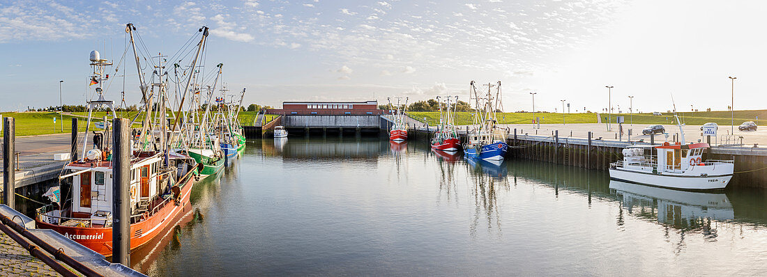 Fishing boats in the harbor, fishing cutters, Dornumersiel Tief, Panorama, Dornumersiel, East Frisia, Lower Saxony, Germany