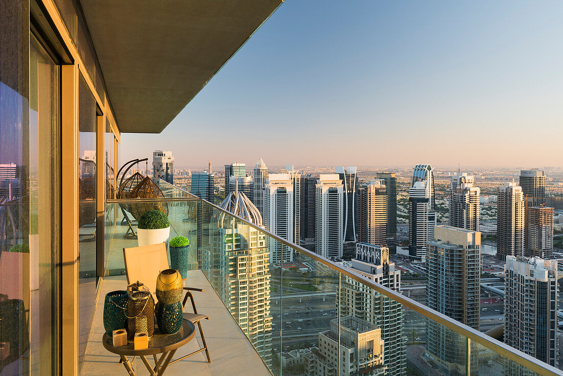 Blick aus einem Appartment über die Dubai Marina, Dubai, Vereinigte Arabische Emirate